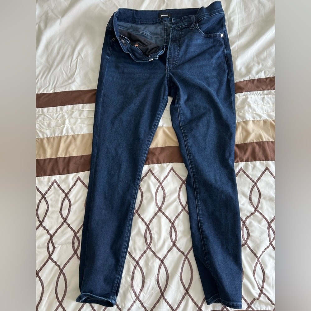 Express, size 10R dark blue skinny jeans midrise.